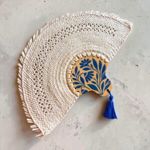 Éventail fleurs bleus