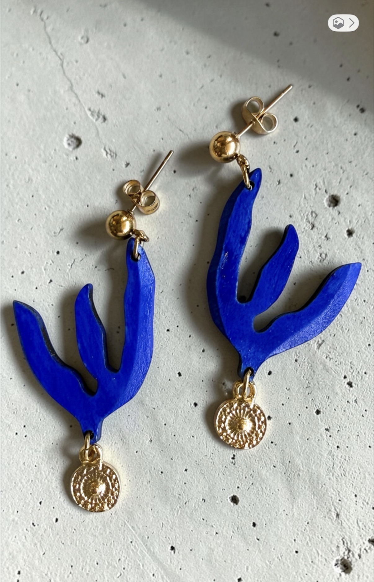 Boucles d'oreille corails bleus – Image 3